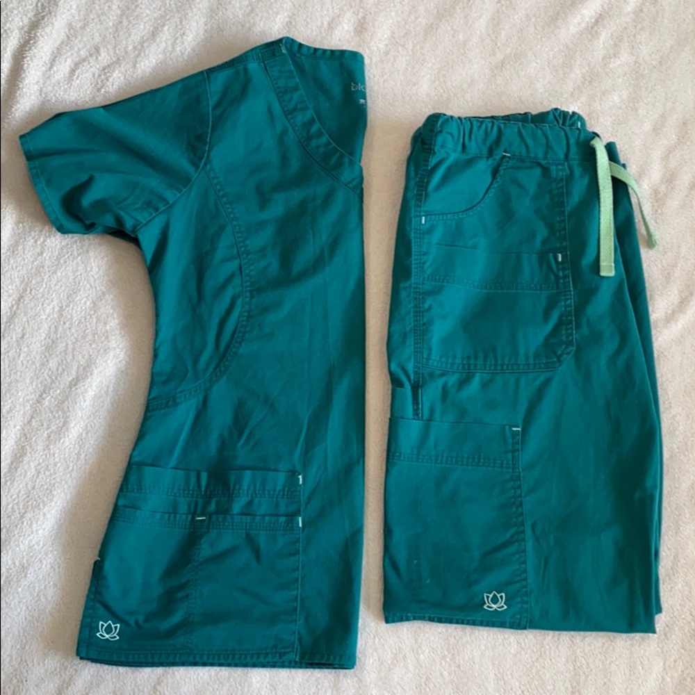 DONATING SOON Maevn Blossom Green Scrubs